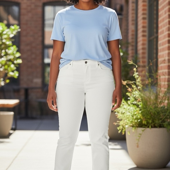 Classic White Women's Jeans - Picture 3 of 5